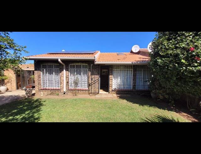 2 BEDROOM TOWNHOUSE FOR SALE IN SOUTH CREST